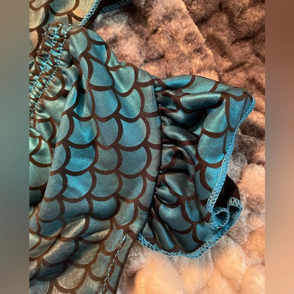 Baby 2 Piece Bikini Blue & Black mermaid design w ruffles so very Cute Size 2T 👙